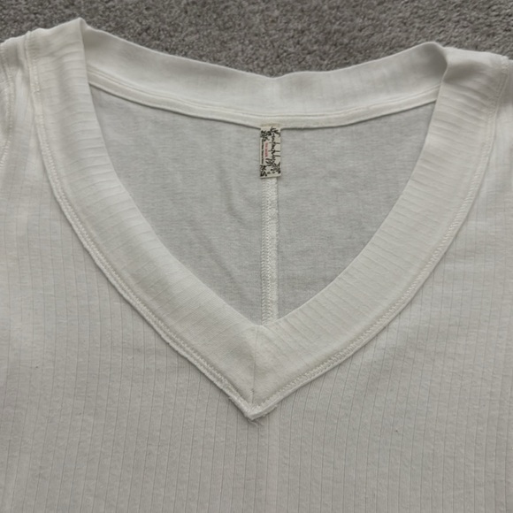 Free People V-Neck Ribbed long sleeve - Picture 2 of 3